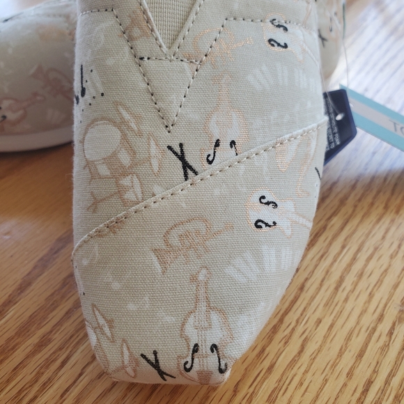 TOMS - Picture 3 of 3